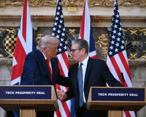 Donald Trump Directs Criticism on Vladimir Putin and Praises UK in Joint Appearance with Starmer