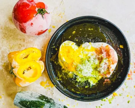 Methods for Turn Leftover Fruit and Veg into a Icy Garnish – Guide