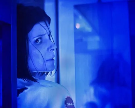 This Sci-Fi Thriller Review: Jump-Scares and Mysterious Phenomena in a High-End Setting